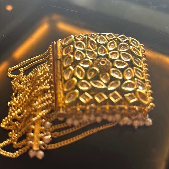 Gehnoor Jewelry - NWOT Elegant Faux Kundan gold finished & faux pearls Bracelet with green Meena!